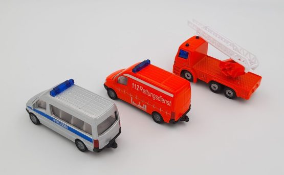 Samochodziki resoraki model siku policja straż ambulans helikopter - obrazek 4
